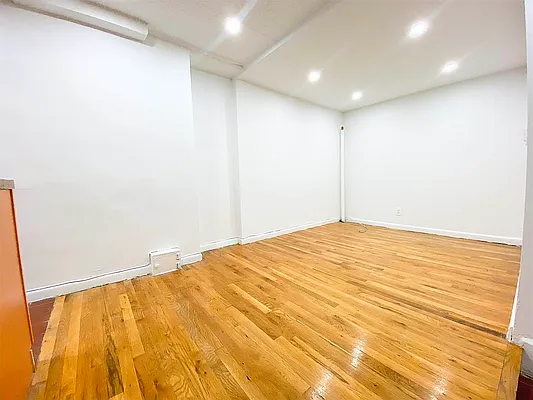 Rented by Bond New York | media 10