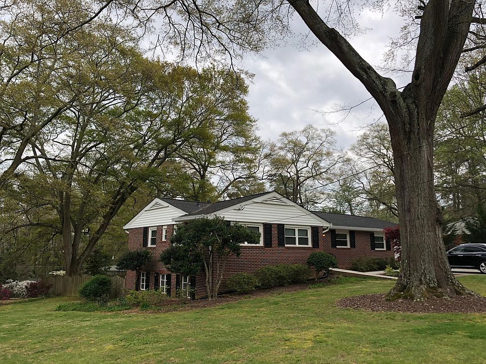 Large corner lot in the heart of Ashford Park