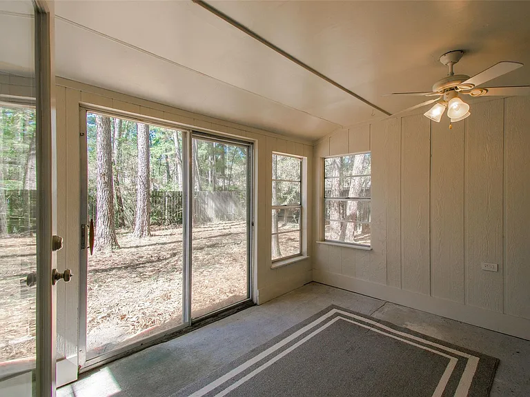75 Fallshire Dr — Photo 15