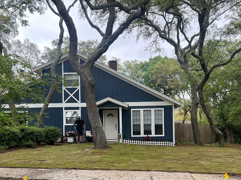 1st image of 304 Somerset Dr