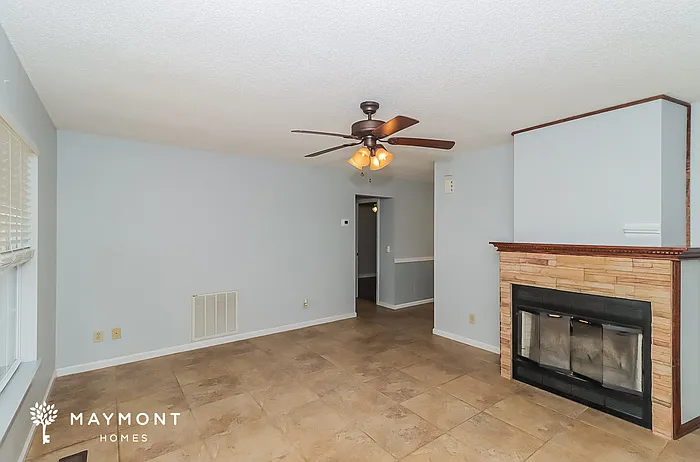 3 bed, 2.0 bath, 1055 sqft, $1,745 — Photo 4