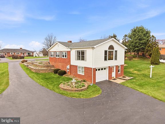 5th image of 1665 Stoneburner Rd