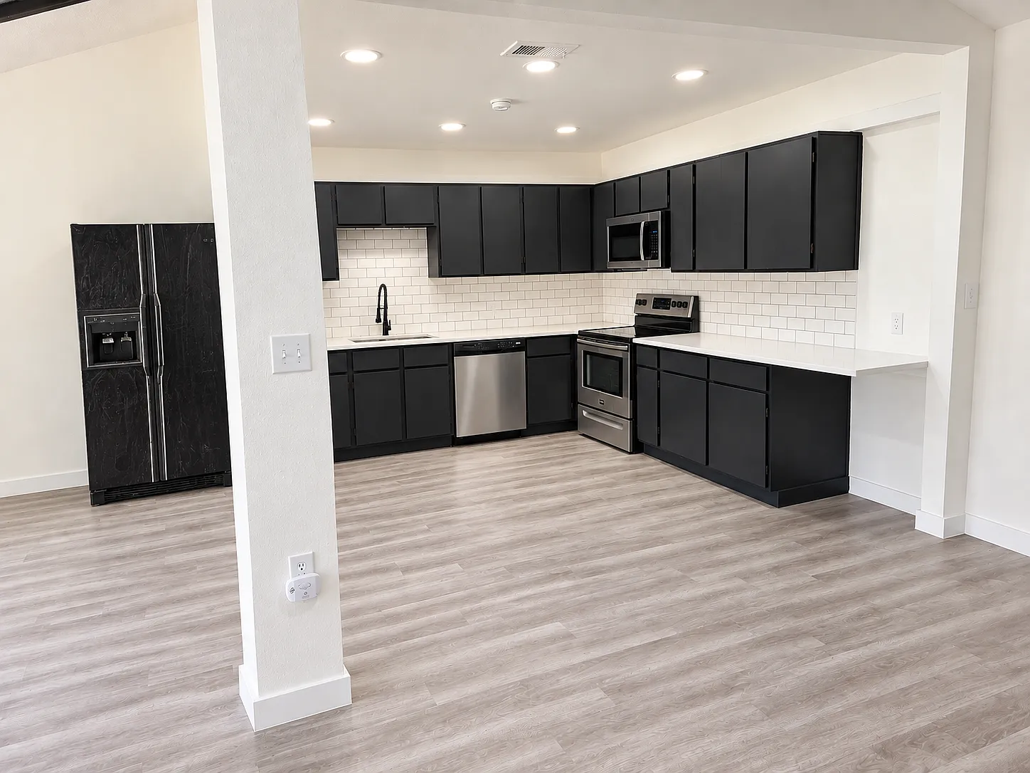 3 bed, 1666 sqft, $1,900 — Photo 2