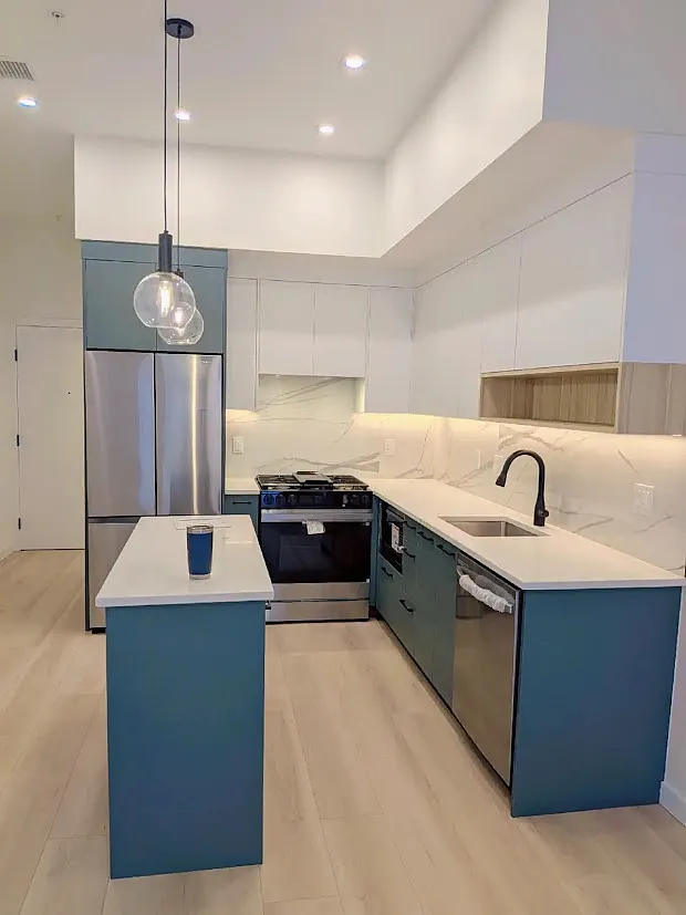 2 bed, 700 sqft, $2,200 — Photo 1