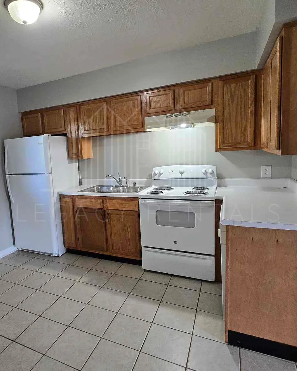 Building Photo - 107 Robbins Dr #18
