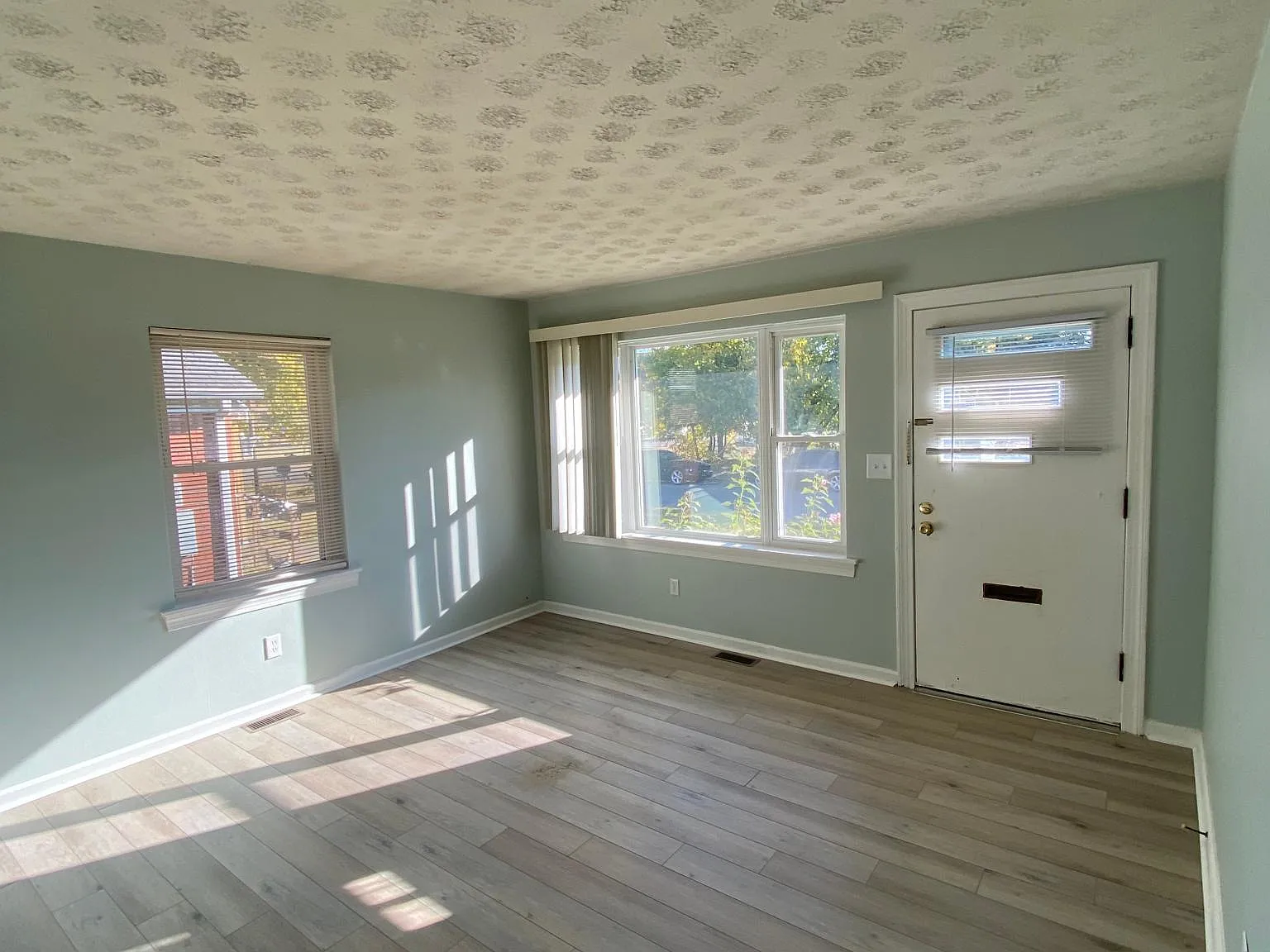 4806 S 2nd St — Photo 2