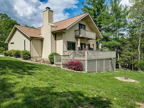3rd image of 134 Sugarbush Cir