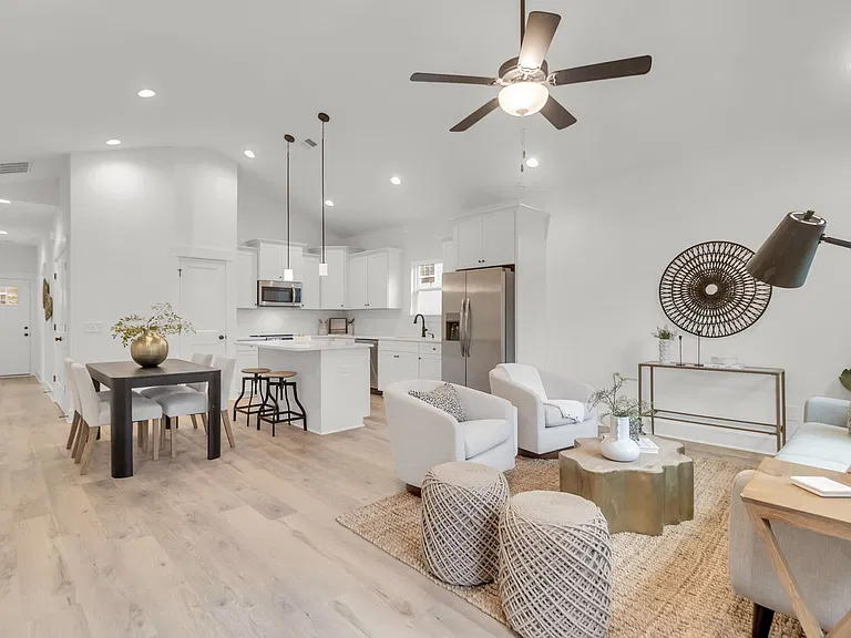 2304 Delano St — Photo 8