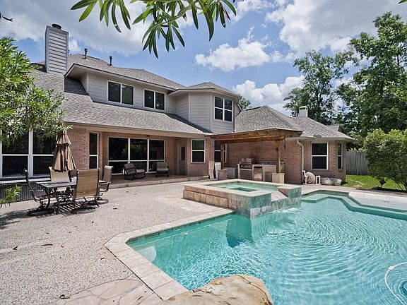 HUGE Pool and raised Spa-notice the beach entry and diving rock! The Summer Kitchen is just 1 more plus!