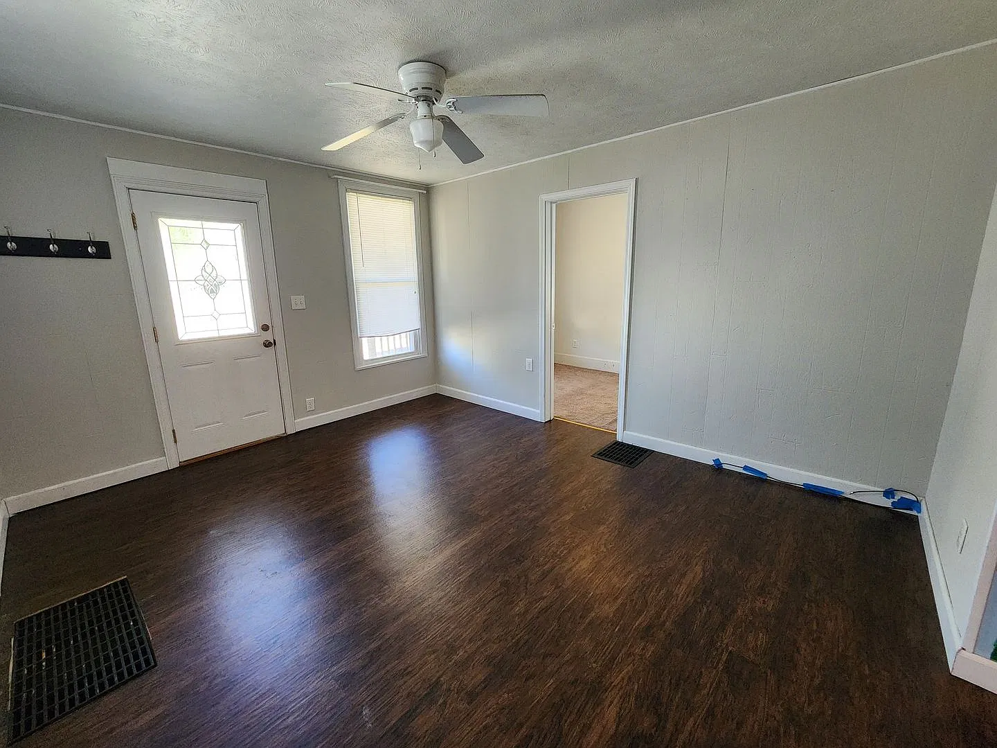 2 Bedroom Home in Bloomington! — Photo 2