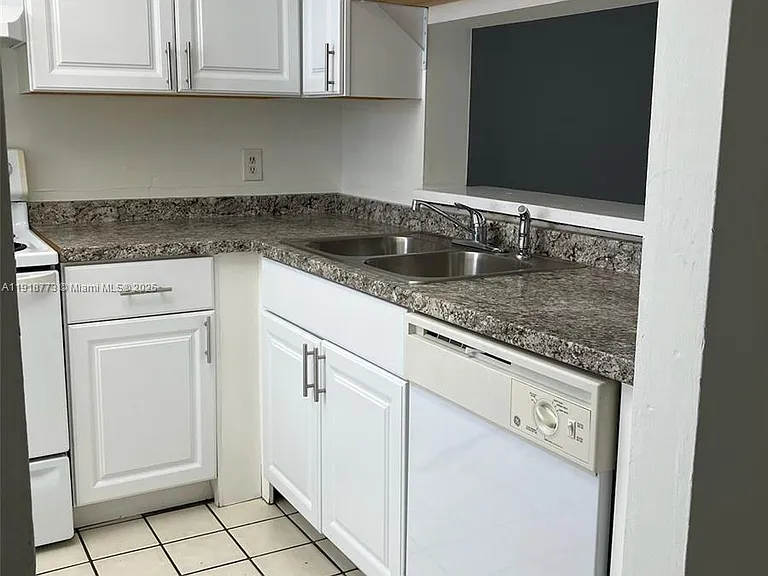 5200 NW 31st Ave #40 — Photo 6