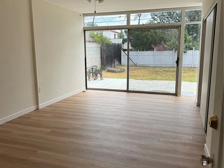 1133 S Van Ness Ave — Photo 16
