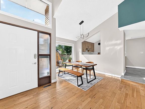 4th image of 39 Woodfield Cres SW
