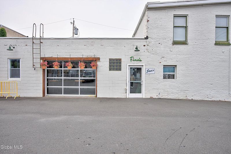 3rd image of 40 River Street