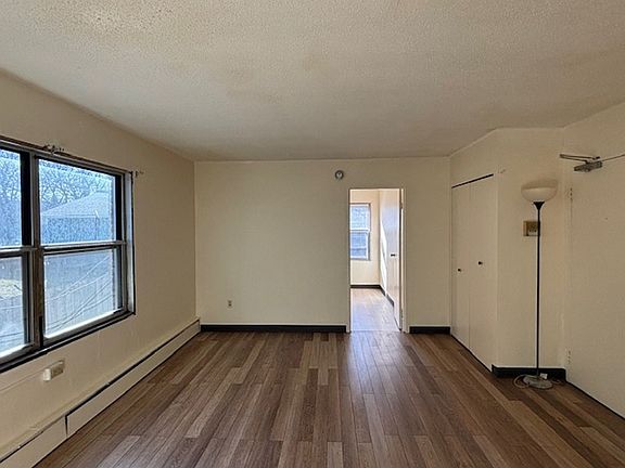 5th image of 405 Fairview Ave N APT 6