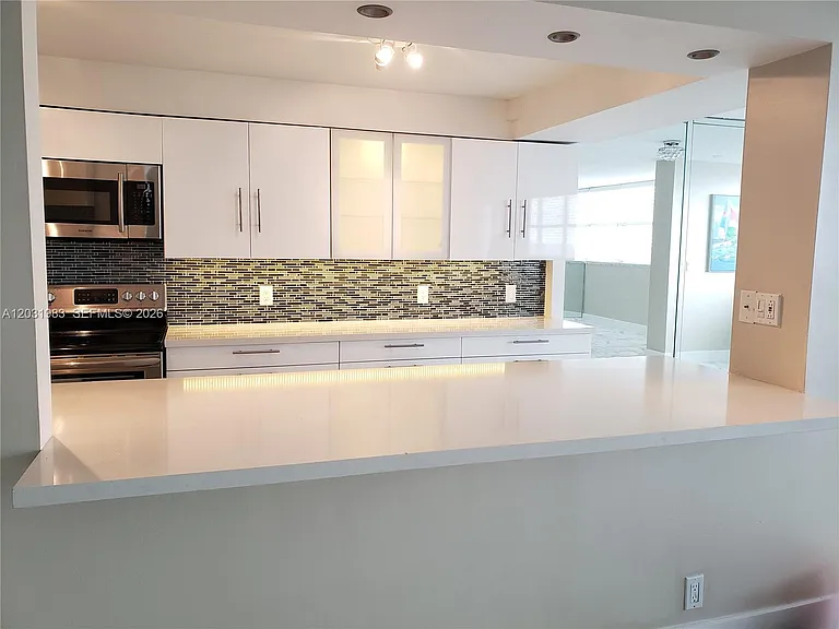 100 Golden Isles Dr #Penthouse 7 — Photo 34