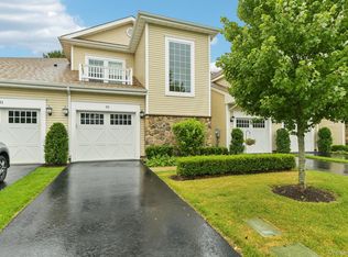 33 Greentree Court, Shirley, NY 11967