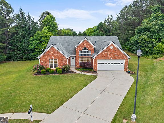 2nd image of 935 Waldwick Dr