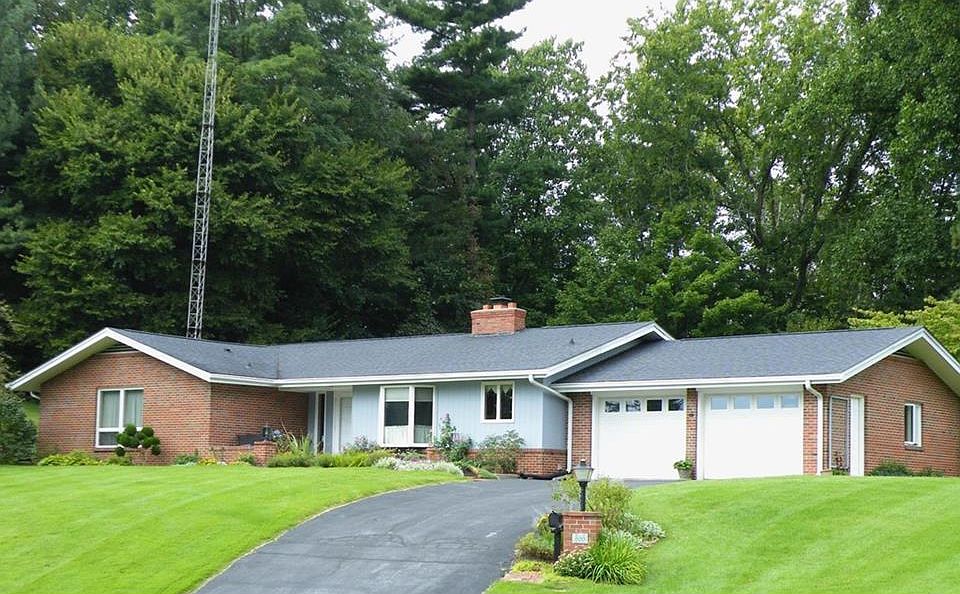 1st image of 600 Valley Dr