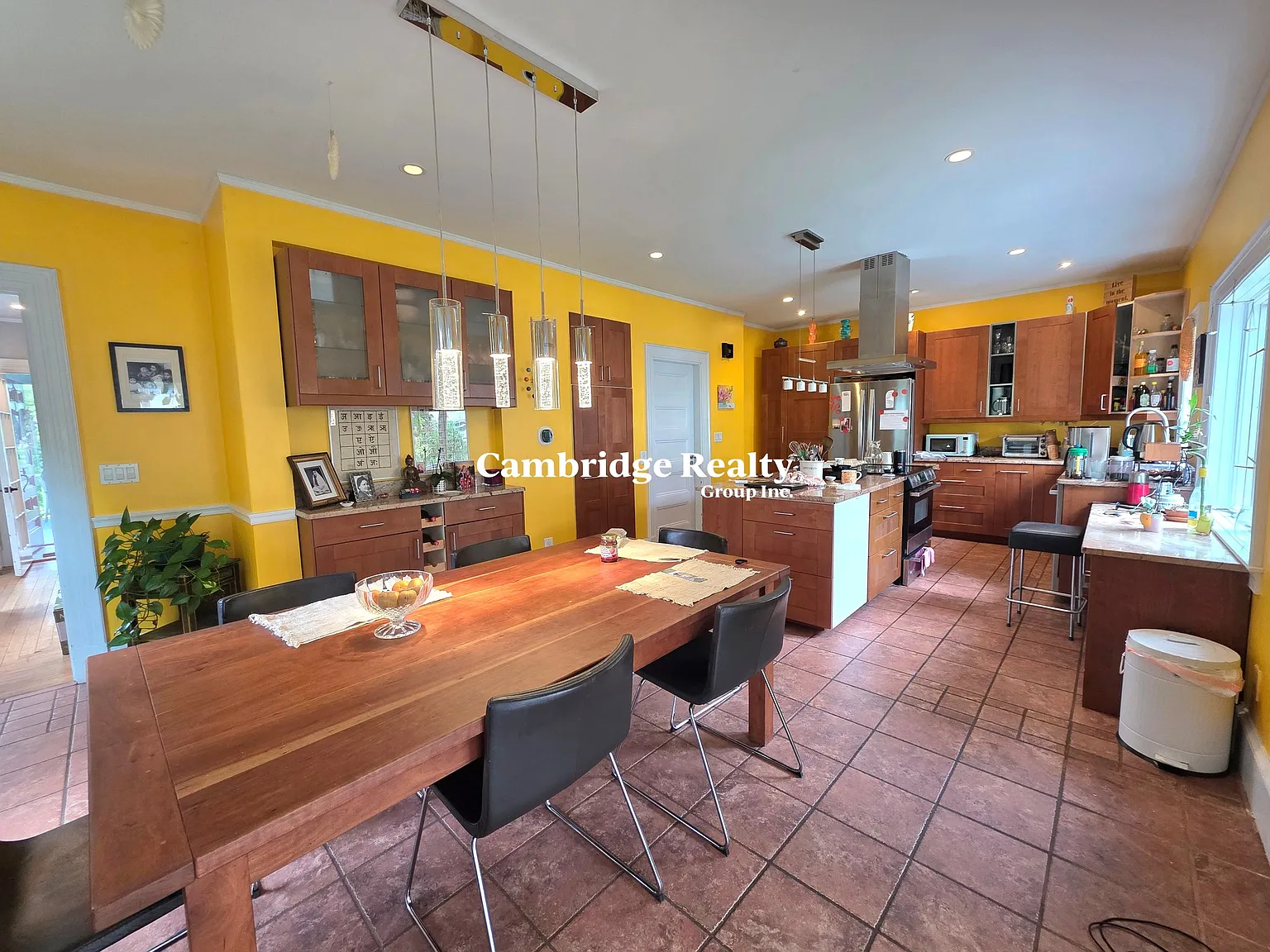 2 bed, 1.0 bath, $4,000 — Photo 2