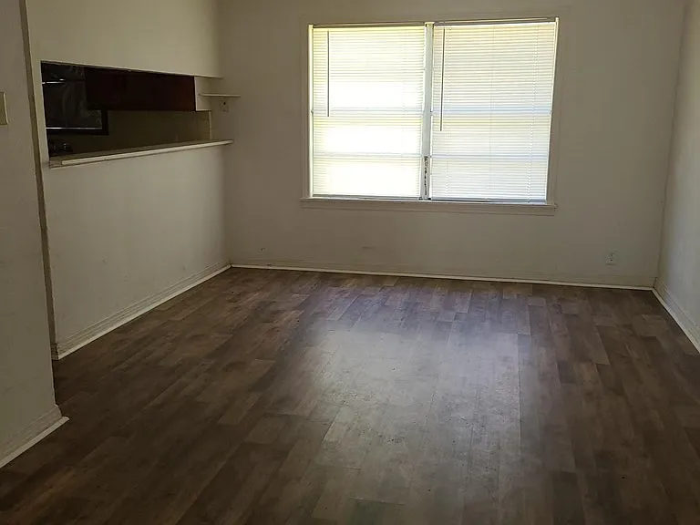710 Ogden St — Photo 4