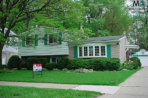 1st image of 604 Poplar Ave E