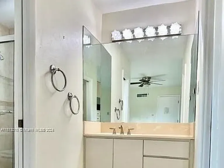 2911 SW 97th Ave — Photo 17