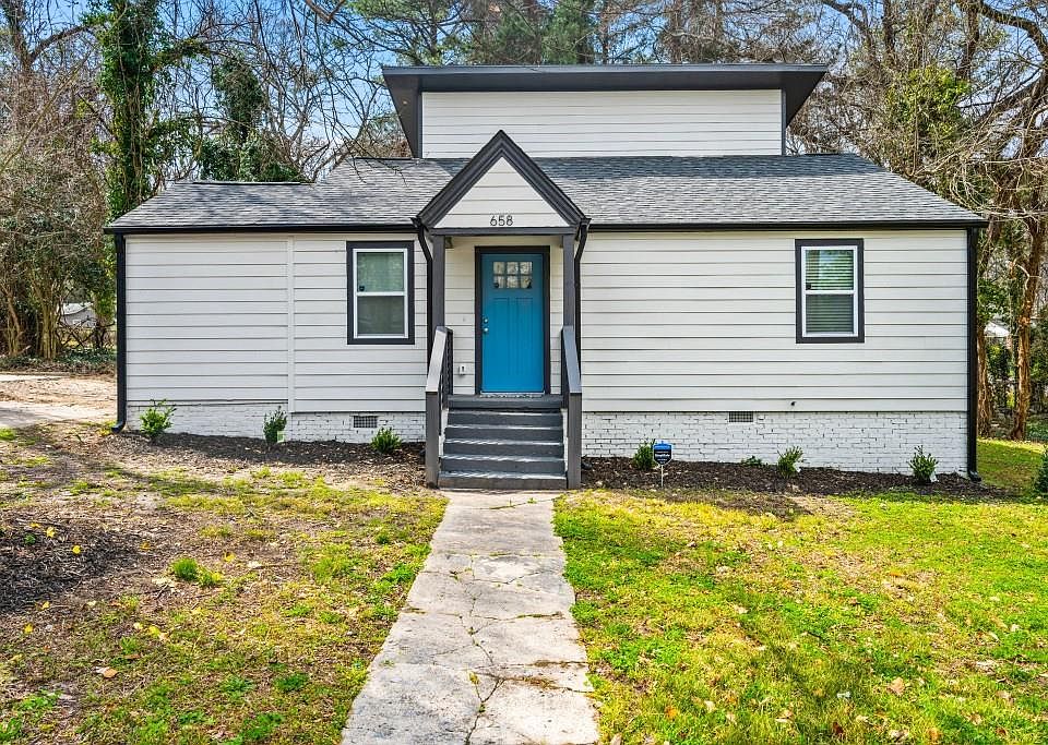 1st image of 658 Woods Dr NW