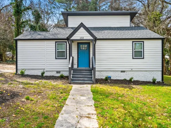 658 Woods Dr NW, Atlanta, GA 30318