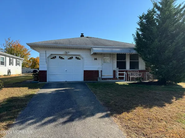 14 Harrington Dr S, Toms River, NJ 08757