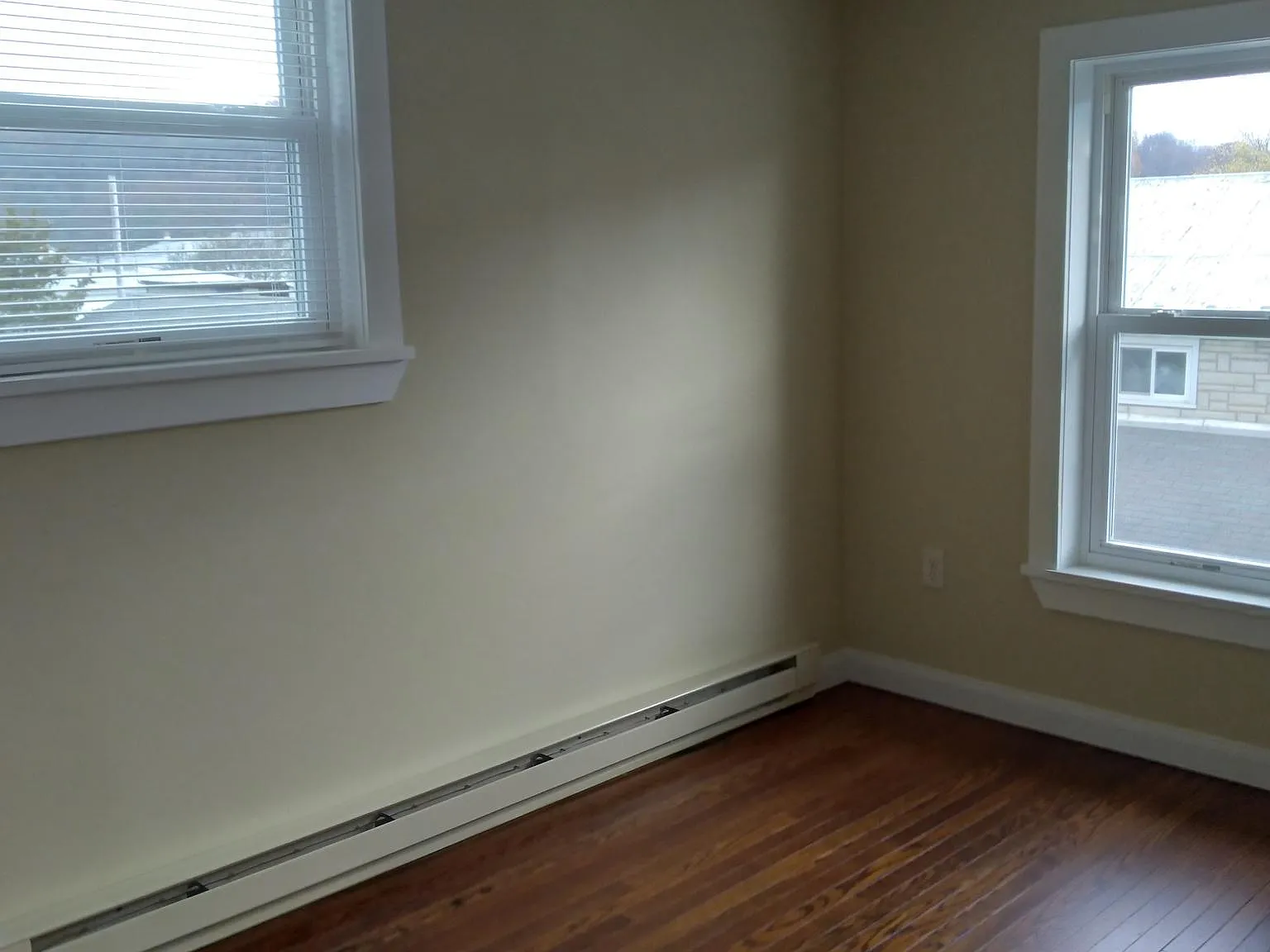 2 bed, 1200 sqft, $975 — Photo 3