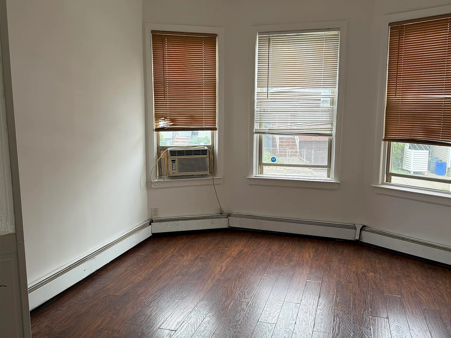 3 bed, 1.0 bath, $2,250 — Photo 2
