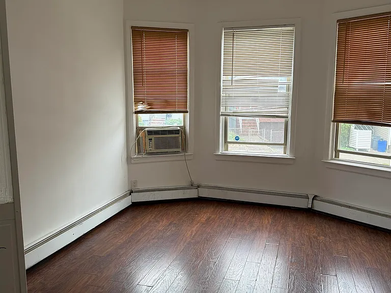 103-105 Devon St #1R — Photo 2
