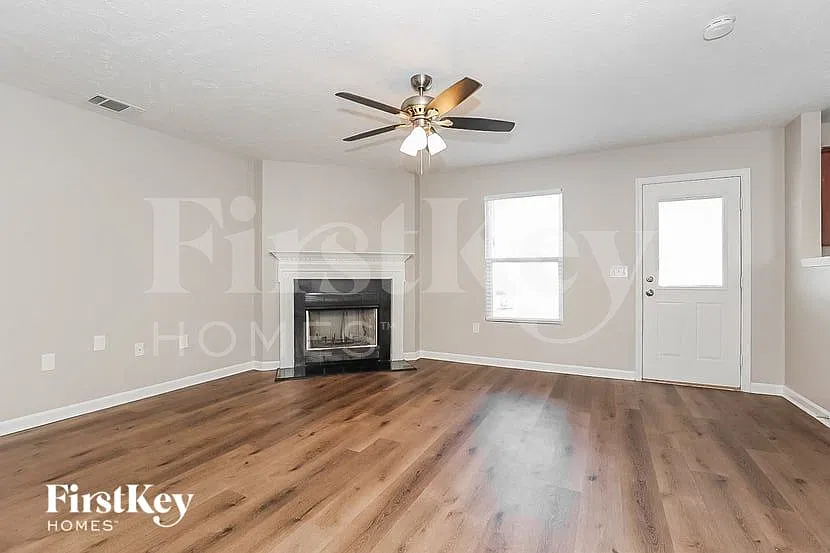 4 bed, 2.5 bath, 2456 sqft, $2,770 — Photo 3