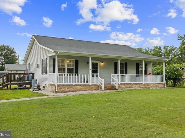 402 4th St, Grottoes, VA 24441