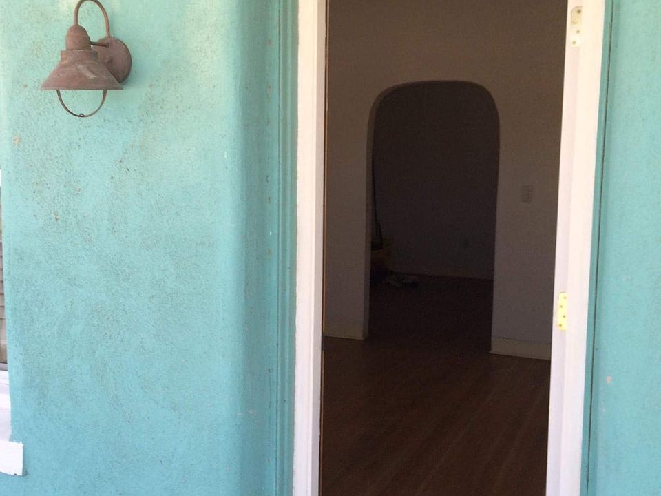 1st image of 1023 S Meyer Ave