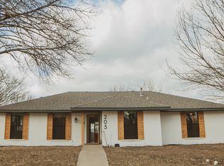 205 Iroquois Ln, Waxahachie, TX 75165