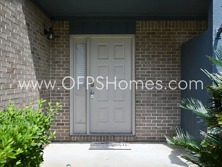 1755 Union Ave — Photo 3