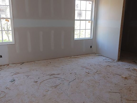 4th image of 136 Chalet Cir