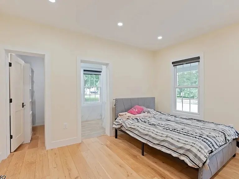 382 River Rd — Photo 16