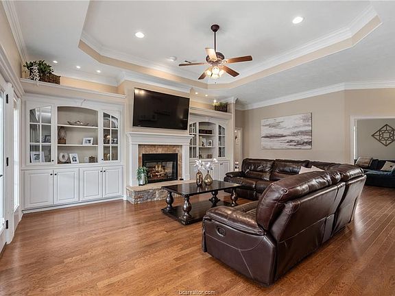 4th image of 3705 Park Oak Dr