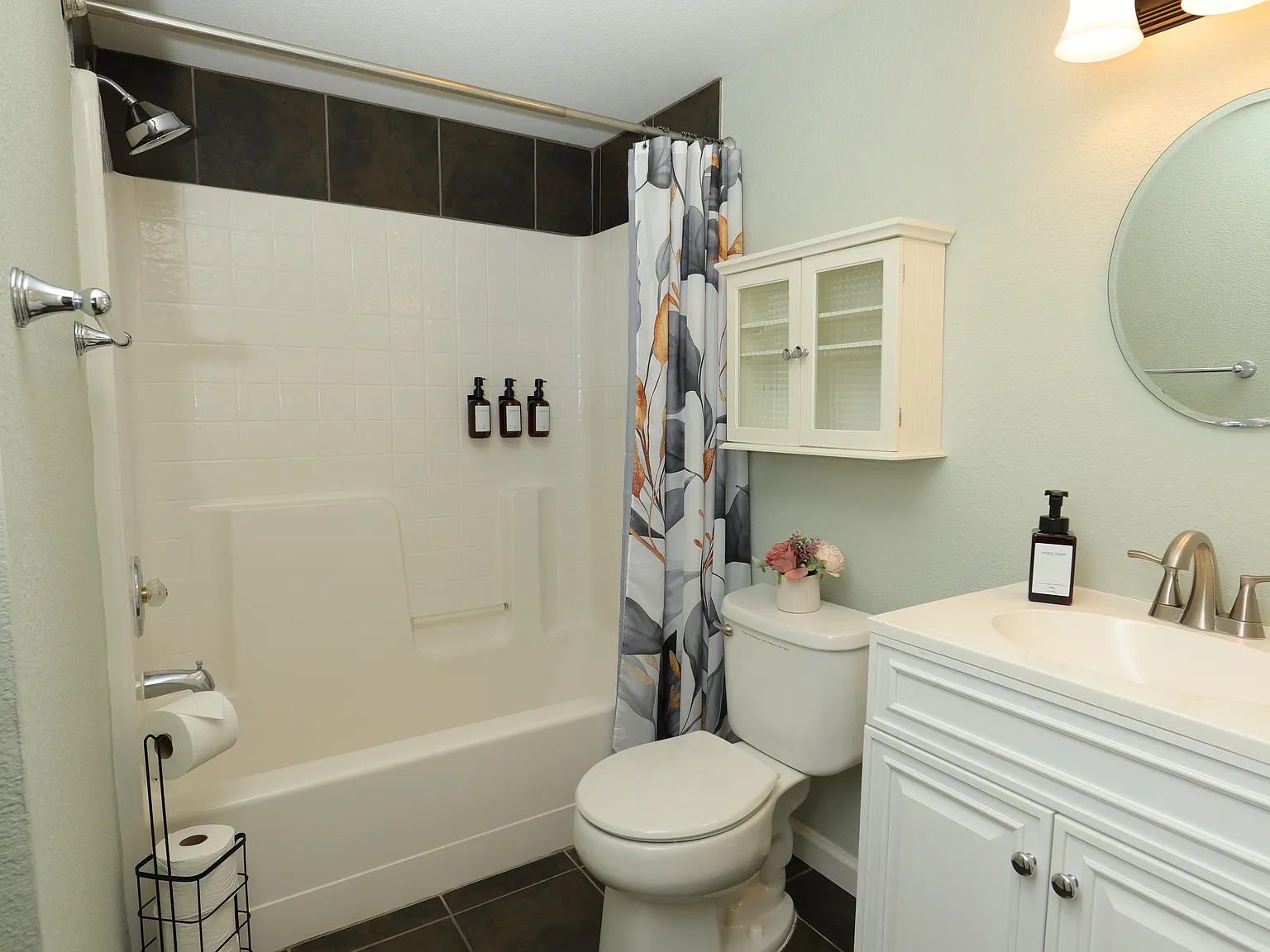 4 bed, 1763 sqft, $4,380 — Photo 2