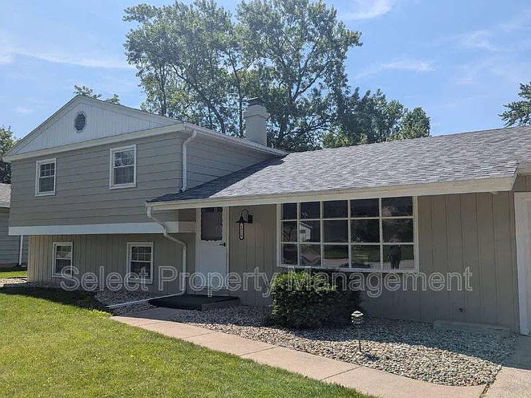 4920 Desoto Dr — Photo 2
