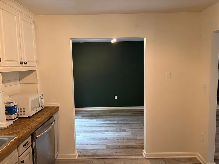 555 Upland St — Photo 9