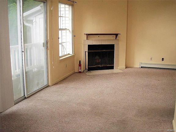 2nd image of 11 Lexington Hl Unit 12