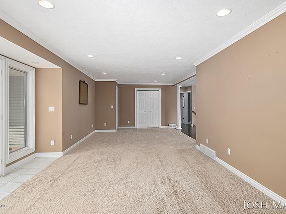5th image of 3039 Beechcrest Dr