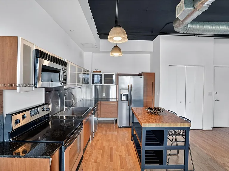 10 SW South River Dr #708 — Photo 6