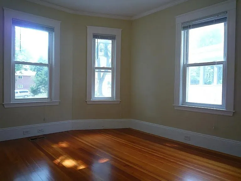34 Oxford Ave #34 — Photo 2