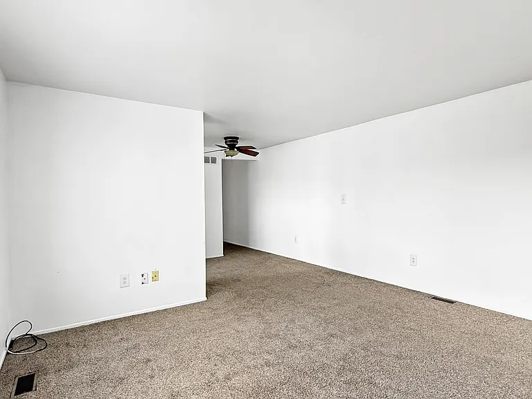 24909 Mayfair St — Photo 10