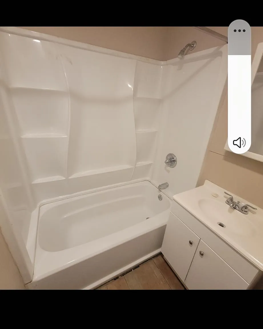 6105 Franklin Ave — Photo 2